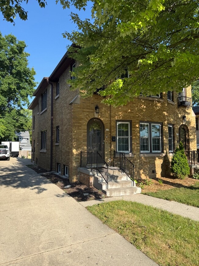 Building Photo - 517 N 66th St