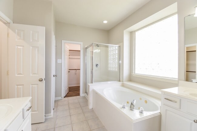 Building Photo - 216 Meadowhill Ln Rental