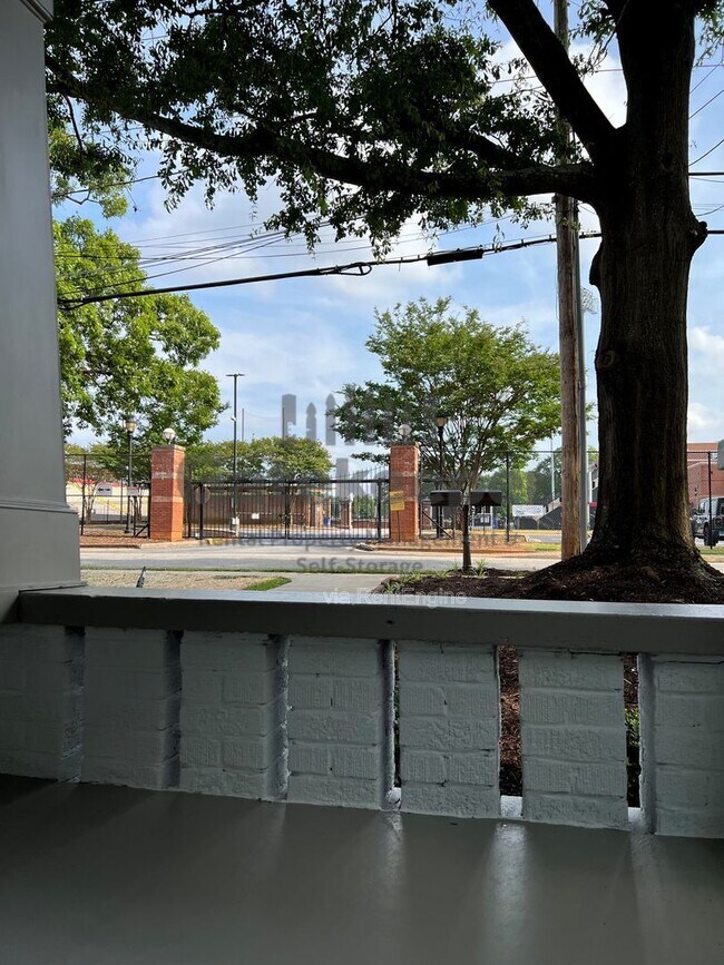 Photo - 1565 Walker Ave