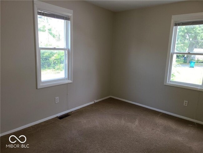 Photo - 5838 Rosslyn Ave