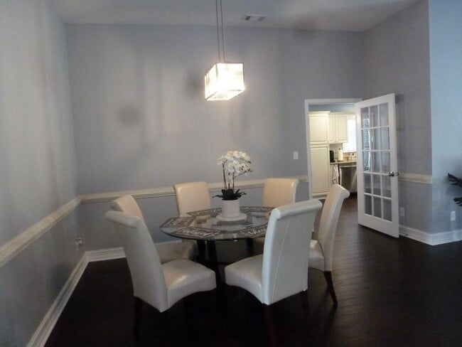 Photo - 2695 The Terraces Way