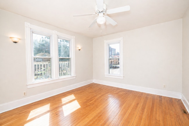 Photo - 114 E Johnson St Unit 2