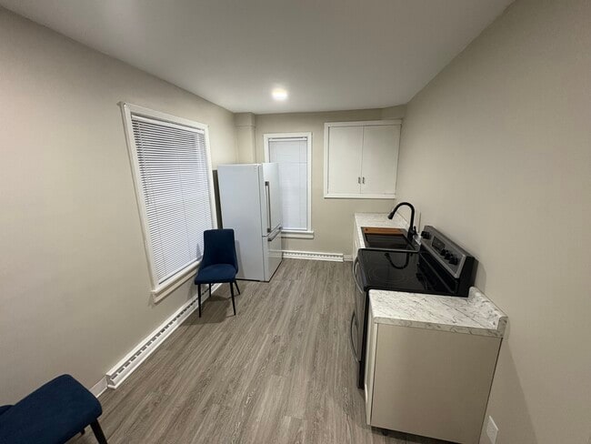 Building Photo - 2105 Cleveland Ave NW Unit Apt D