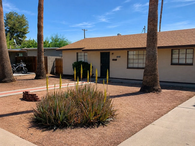 Building Photo - Open house 7/17/26 Open from 4:30 - 5:30PM- RENT REDUCTION! WALK TO - ASU AREA . Remodeled 5 Be...