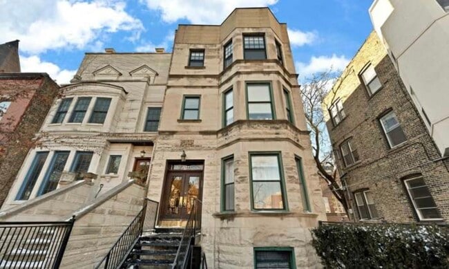 Building Photo - 2544 N Burling St Unit 2R