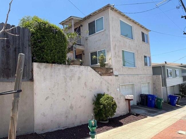 Building Photo - 1119 W Redwood St Rental