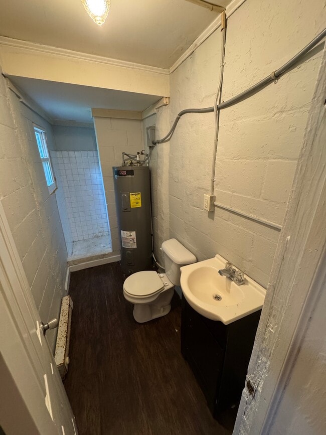 Photo - 411 Hadley St SE