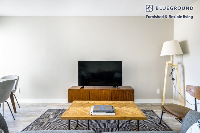 Photo - 615 S Catalina Ave Unidad FL2-ID398