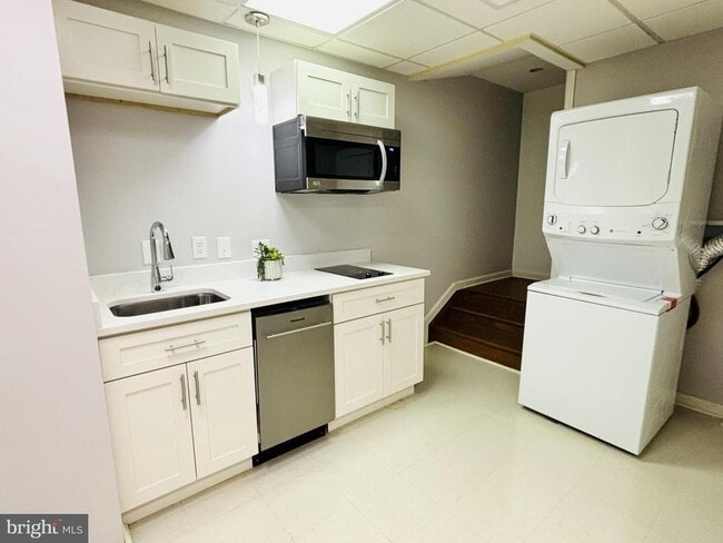 Building Photo - 311 Yale Dr