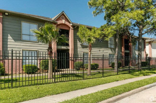 Photo - Falls of Edgebrook