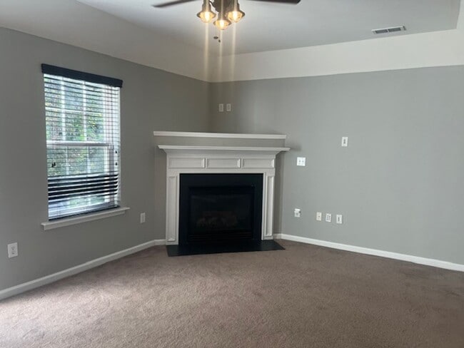 Photo - 8 Grosbeak Ln