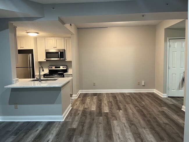 Building Photo - 1075 Peachtree Walk NE Unit Peachtree Walk Rental