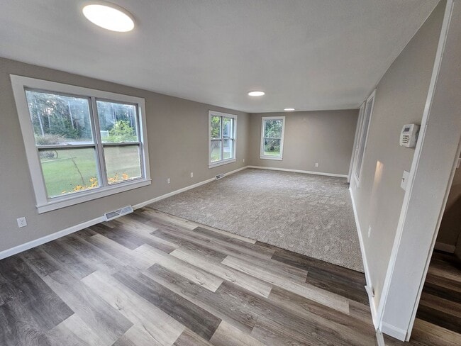 Photo - 5 Bed 2 Bath Single Family Home in Nekoosa