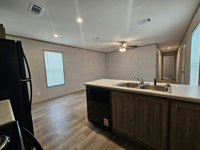 518 Suwanee Dr