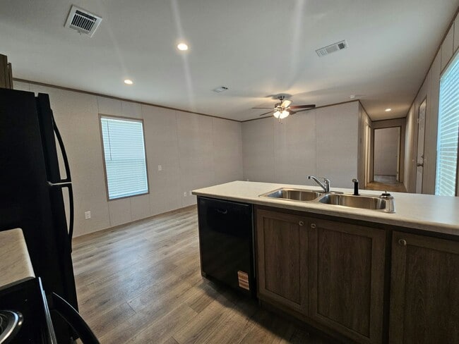 Photo - 518 Suwanee Dr