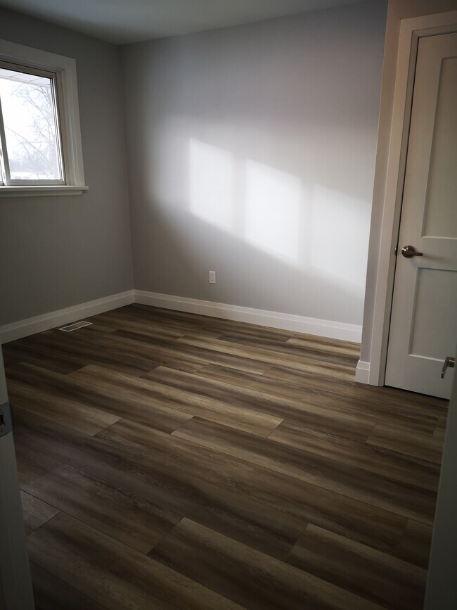 Photo - 188 Montgomery Rd Unité Top Floor 2 Bedroom Apartment