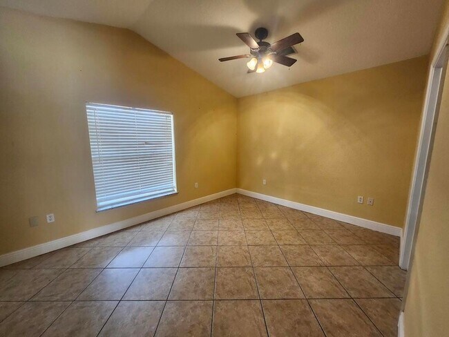 Photo - 4824 Cambridge St