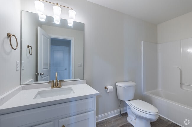 2BR, 2BA - 1,150SF - Second Bathroom