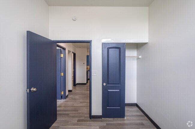 3BR, 1BA - 950 SF