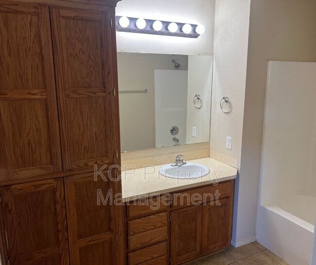 Photo - 2208 Kaylonni Ln