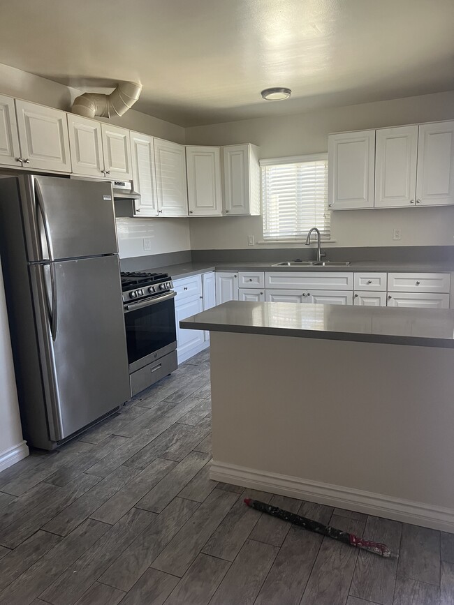 Building Photo - 1210 W 144th St Unit 1
