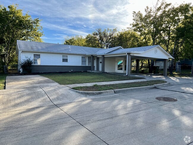 Building Photo - 4908 Vicki St Rental