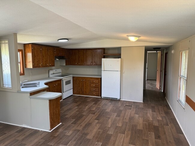 Photo - 6037 Friendship Rd