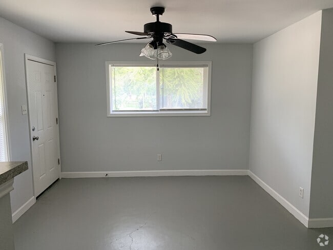 Building Photo - 107 Davis St Rental