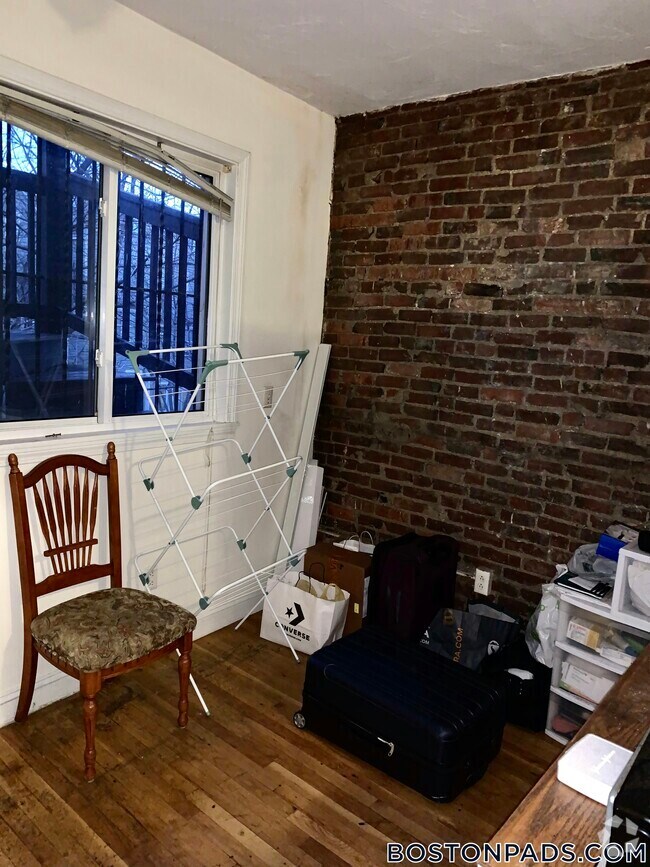 Building Photo - 733 Parker St Rental