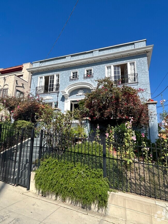 Building Photo - 1417 1/2 Maltman Ave Unit upstairs Rental
