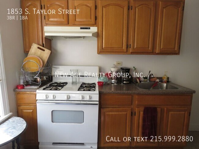 Photo - 1853 S Taylor St