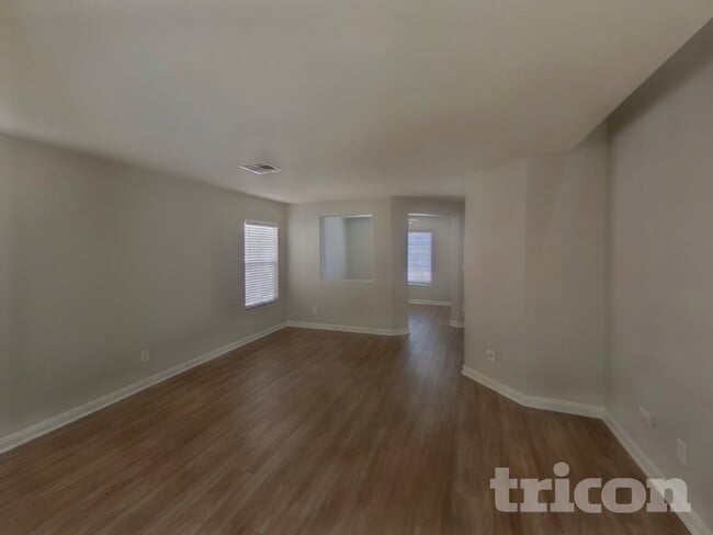 Photo - 697 Wallington Estate St