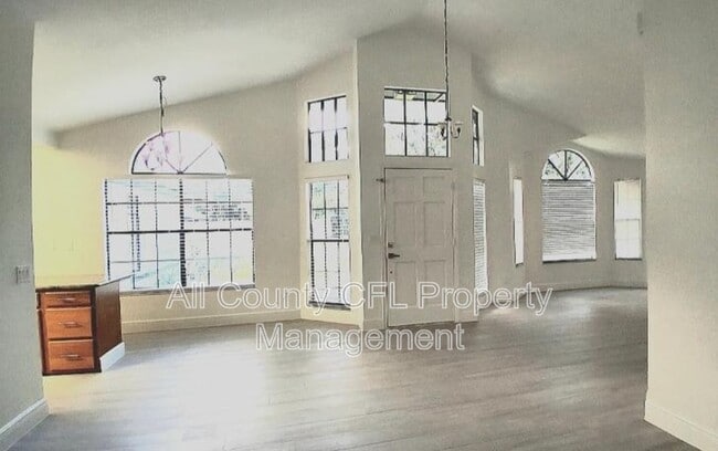 Photo - 553 Walnut Grove Pl