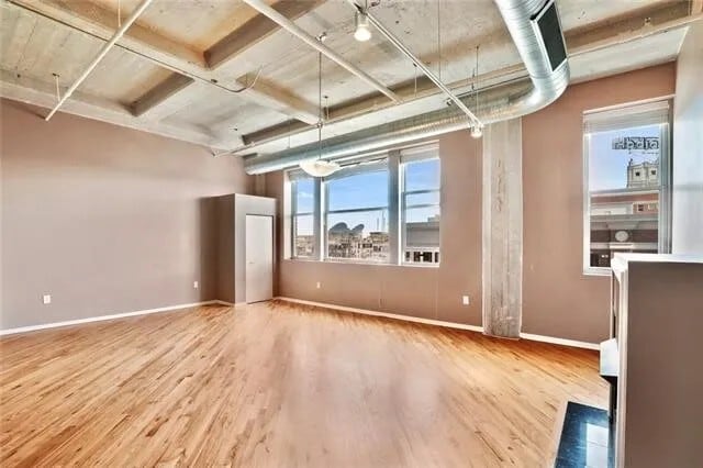 Photo - 2107 Grand Blvd Unit Western Auto 604