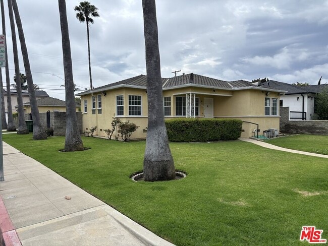 Photo - 2561 Tilden Ave Casa