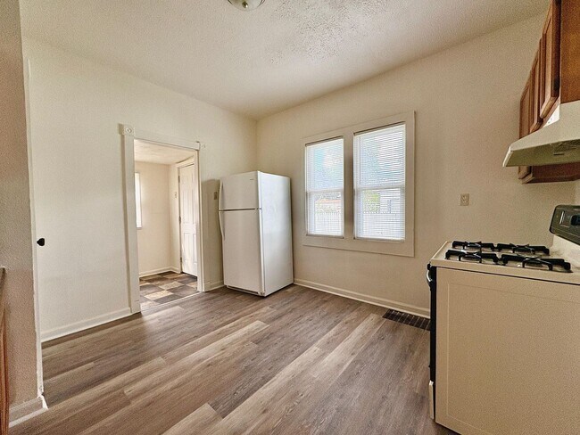 Photo - 529 S Bendix Dr