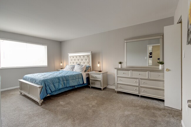 Admiral Place Apartments