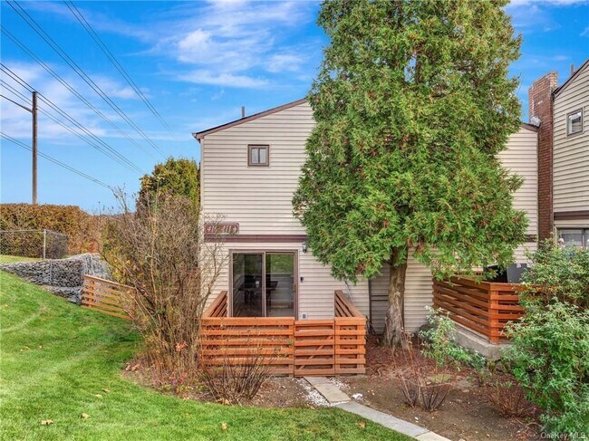 Photo - 416 Country Club Ln