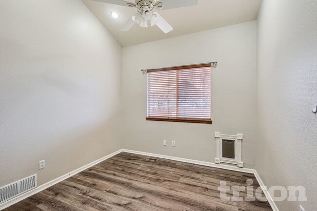 Photo - 995 Cobblestone Dr