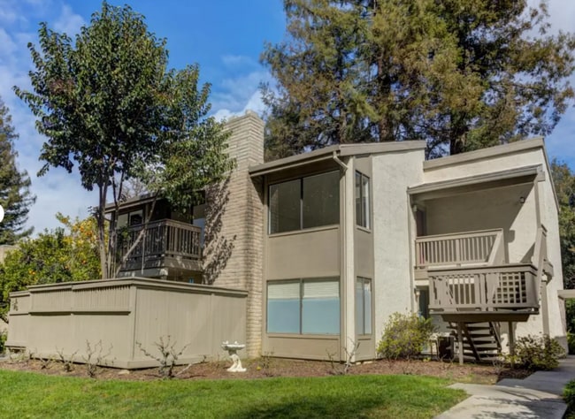 Building Photo - Saratoga 2 Bedroom Upstairs Unit in Great Complex!