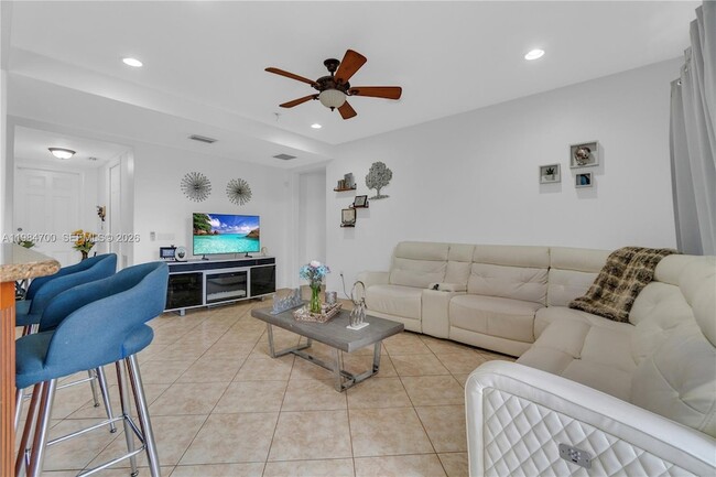 Photo - 8200 NW 128th Ln Unidad 40