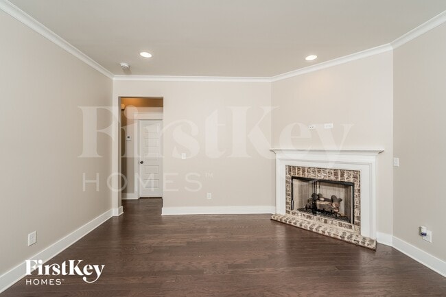 Photo - 1300 Shades Terrace