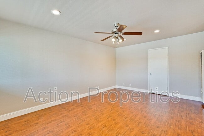 Photo - 4545 Moorpark Ave Unit #2
