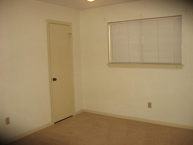Building Photo - 25407 Tuckahoe Ln