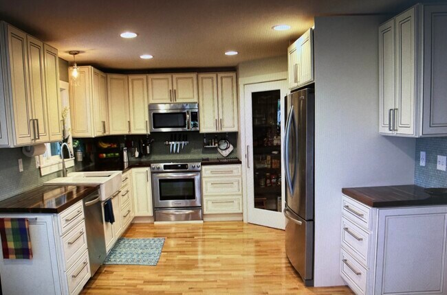 Kitchen - 1505 NW 10th Ave