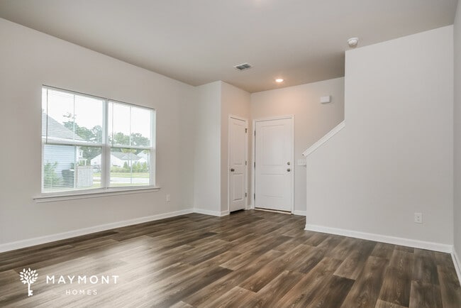 Photo - 208 Parkwood Vista Way