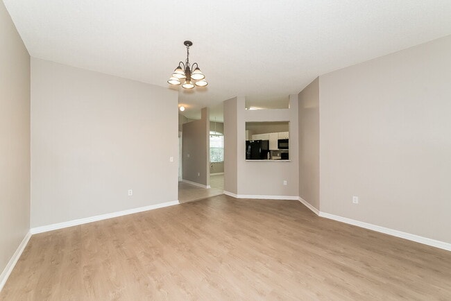 Photo - 944 Springwood Cir
