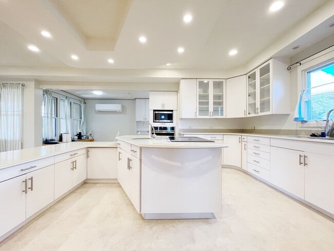 Photo - Panoramic Views from Executive Home near Tripler & Kaiser Hospitals