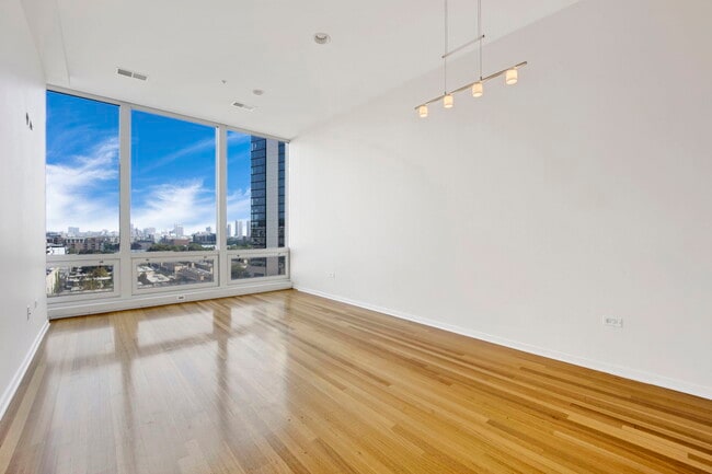 Building Photo - 500 W Superior St Unit 710 Rental