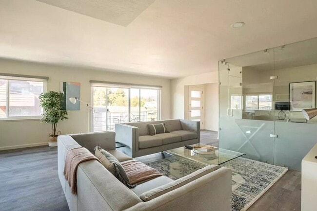 Building Photo - 570 Boden Way